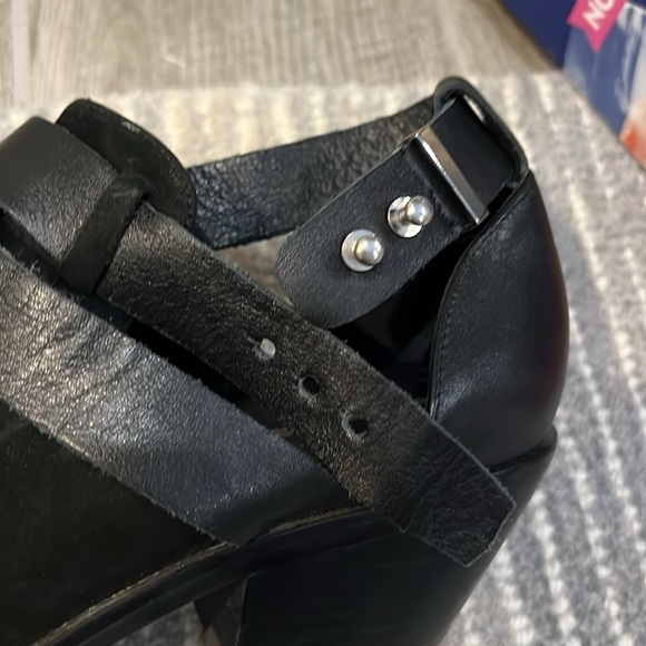 Urge booties Black suede with strap size 38/ 7.5 -8 - Picture 10 of 11